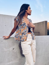 Cargar imagen en el visor de la galería, Blusa Florencia Camel