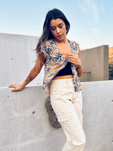 Cargar imagen en el visor de la galería, Blusa Florencia Camel