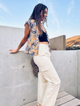 Cargar imagen en el visor de la galería, Blusa Florencia Camel