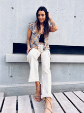 Cargar imagen en el visor de la galería, Blusa Florencia Camel