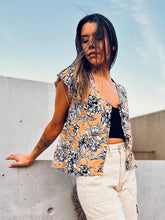 Cargar imagen en el visor de la galería, Blusa Florencia Camel