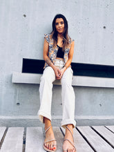 Cargar imagen en el visor de la galería, Blusa Florencia Camel