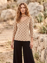Cargar imagen en el visor de la galería, Polera Cora Beige