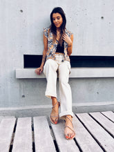 Cargar imagen en el visor de la galería, Blusa Florencia Camel