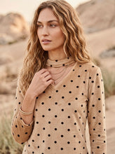 Cargar imagen en el visor de la galería, Polera Cora Beige
