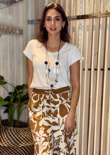 Cargar imagen en el visor de la galería, Polera Paz Blanca
