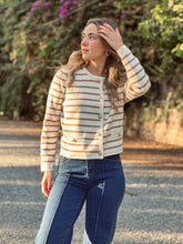 Cargar imagen en el visor de la galería, CHALECO CHANEL CRUDO/CAMEL
