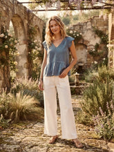 Cargar imagen en el visor de la galería, Blusa Peplum Celeste
