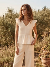 Cargar imagen en el visor de la galería, Blusa Peplum Blanca
