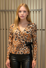 Cargar imagen en el visor de la galería, Polerón Cynthia Camel
