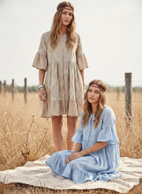 Cargar imagen en el visor de la galería, Vestido Princesa Beige
