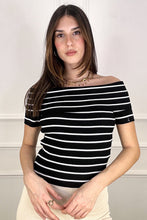 Cargar imagen en el visor de la galería, Polera Vienna Negra
