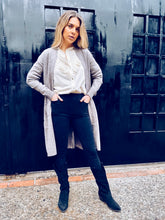 Cargar imagen en el visor de la galería, ABRIGO ANTO  BEIGE
