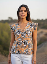 Cargar imagen en el visor de la galería, Blusa Florencia Camel
