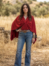 Cargar imagen en el visor de la galería, Poncho Nudo Burdeo
