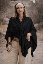 Cargar imagen en el visor de la galería, Poncho Nudo Negro
