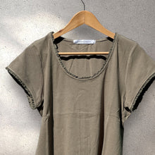 Cargar imagen en el visor de la galería, Polera Paz Beige
