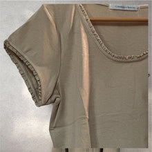 Cargar imagen en el visor de la galería, Polera Paz Beige
