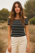 Cargar imagen en el visor de la galería, Polera Vienna Negra
